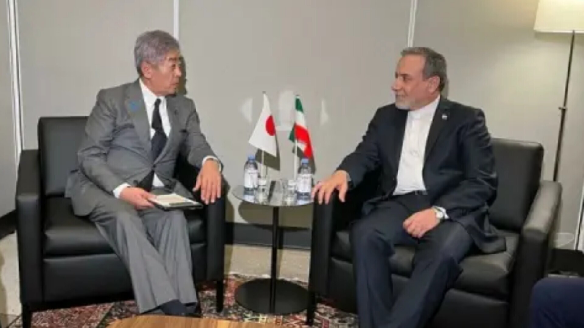 عراقچی در گفت‌و‌گوی تلفنی با وزیر خارجه ژاپن: این آمریکا است که باید با جلب اعتماد ایران، به دیپلماسی بازگردد