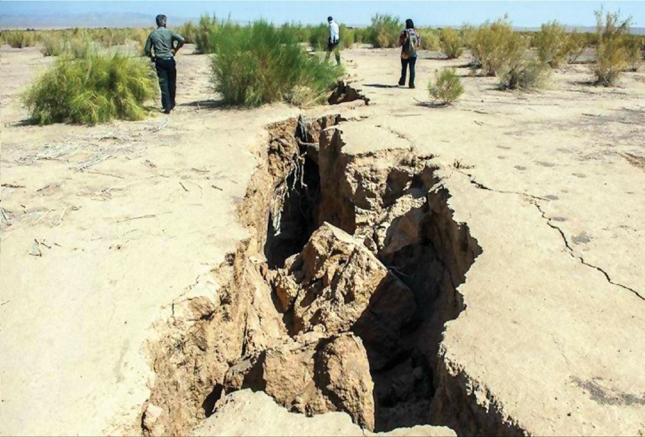 محیطزیست: فرسایش خاک در کشور بین ۱۶ تا ۲۵ تن در هکتار است/ تحریمها و محدودیتهای اقتصادی، آسیبهایی جدی به محیطزیست وارد میکند/ تغییرات اقلیمی، خشکسالی و کاهش منابع آب، نشان دهنده نیاز به برنامهریزی بلند مدت است