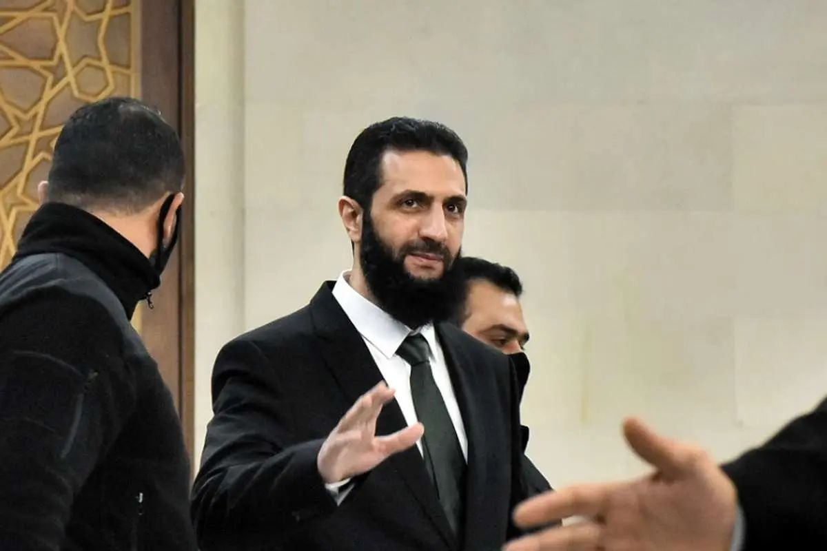 الجولانی: اسرائیل یکی از دولتهایی است که از آزادسازی سوریه، ناراضی یا نگران است/ ما خواهان صلح، امنیت و ثبات هستیم؛ مردم از جنگ خسته شدهاند/ برخی افراد صرفاً بر اساس تحریکات یا درگیریهای تلآویو در داخل کشور ما، آرزوهای اغراقآمیزی دارند