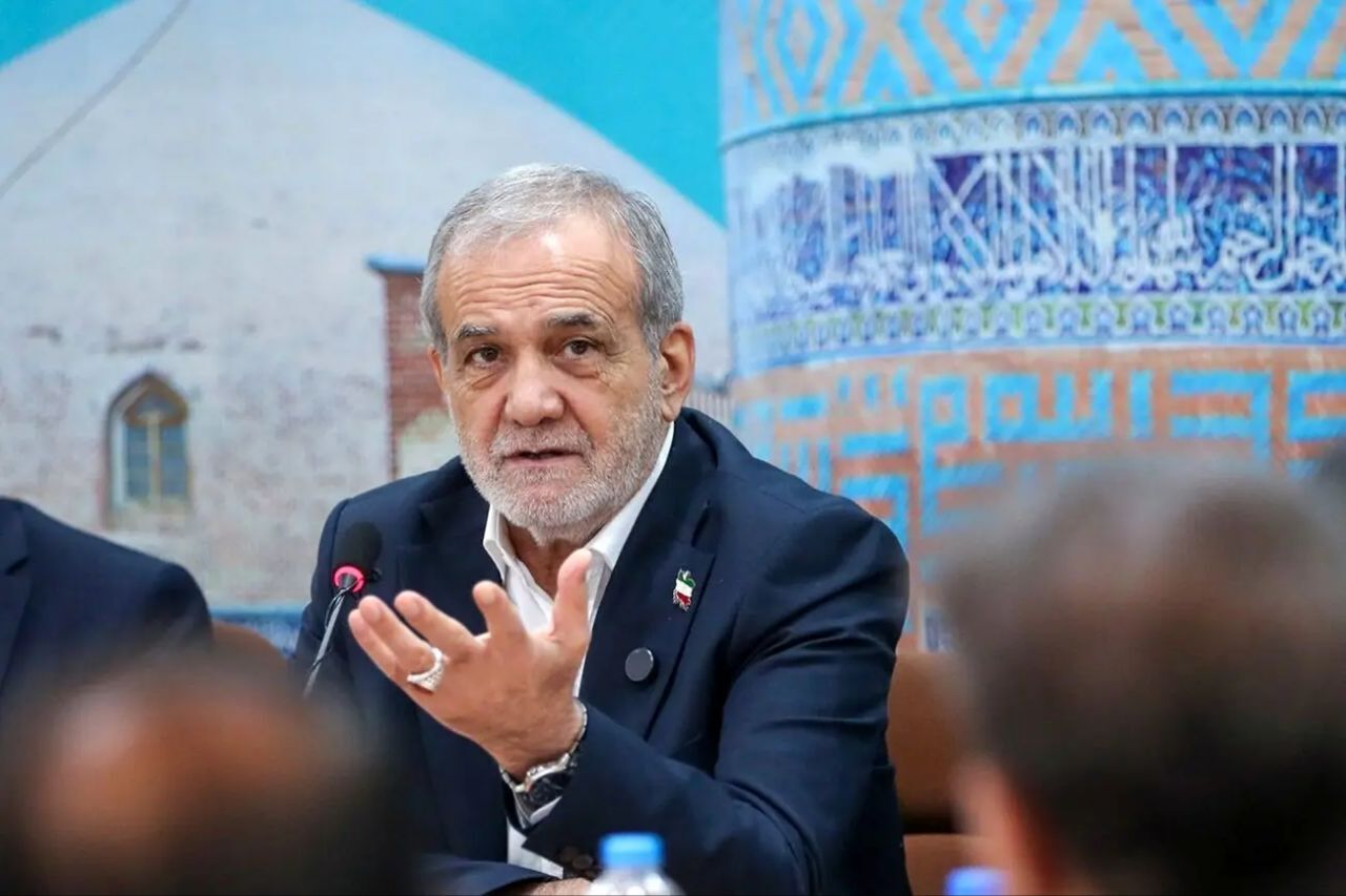 پزشکیان: چرا باید مدیر ما مدیریت کند، ولی مردم ناراضی باشند؟ / وقتی مراجعان از کیفیت ارائه خدمات ناراضی هستند و کارکنان از وضعیت خود ابراز رضایت نمیکنند، یعنی نظام اداری مشکل دارد