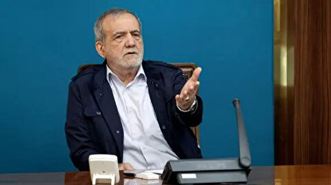 پزشکیان: تورم به این دلیل وجود دارد که وعده‌های الکی می‌دهیم؛ پولش را نداریم [ولی وعده می‌دهیم]، بعد پول چاپ می‌کنیم؛ وقتی پول بی‌پشتوانه چاپ می‌شود، باعث تورم می‌شود / برای اولین بار، رشد بودجه را به حدود دو درصد محدود کرده و بقیه را قطع کرده‌ایم؛ ممکن است صدای برخی برای قطع بودجه‌شان درآید، اما آیا باید پول چاپ کنیم و تورم ایجاد کنیم تا راضی شوند؟