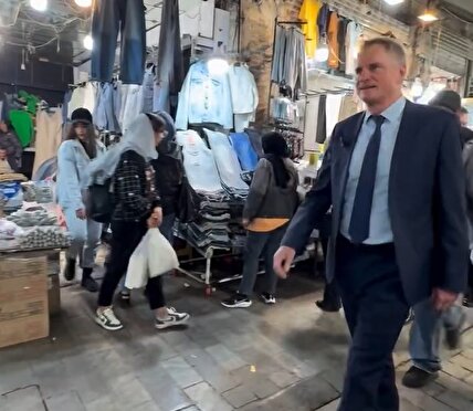 ویدیو / تهرانگردی، تهچین و آب انار خوری کاردار سفارت آلمان