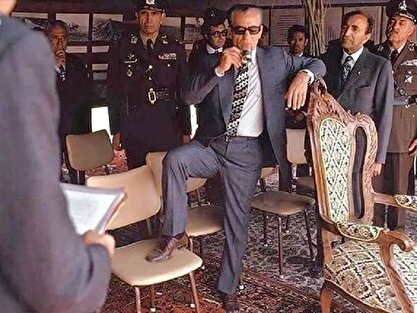 یادداشتهای علم، یکشنبه ۲۳ اردیبهشت ۱۳۵۲: شاه درباره کاغذ تشکر آمیز معاون وزارت خارجه آمریکا گفت «پدر سوخته، مثل این است که خودش هم ردیف من است، این طور کاغذ نوشته»