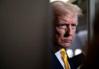 آکسیوس: در «دکترین مونروِ ترامپ»، مهاجرت، عامل بسیاری از مشکلات کنونی آمریکا عنوان شده / در این سند آمده است که برخی مقام‌های اروپایی انتظارات غیرواقع‌بینانه از جنگ دارند / طبق این سند، آمریکا دوباره بر رقابت با چین تمرکز می‌کند / این سند می‌گوید واشنگتن همچنان با تصرف تایوان توسط پکن مخالف استاما نمی‌گوید اگر چین تایوان را تصرف کند، آمریکا واکنش نظامی نشان خواهد داد یا نه