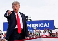 اکونومیست: «استراتژی امنیت ملی» ترامپ، جامع‌ترین بیانیه از معنای «اول آمریکا» است / در این سند، حتی یک کلمه انتقاد از چین یا روسیه هم به چشم نمی‌خورد / این سند، تشویق کشورها به پذیرش «تغییرات دموکراتیک» را رد می‌کند؛ چیزی که مورد پسند روسیه، چین و پادشاهی‌های خاورمیانه است / در برخی نقاط به‌ویژه آسیا، ترامپ انتظار دارد کشورها همچون متحدانی مطیع رفتار کنند