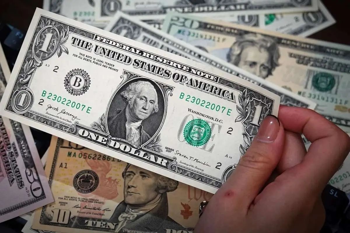 قیمت دلار آمریکا در بازار مبادله، امروز شنبه ۱۵ آذر ۱۴۰۴