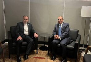 العربیه: وزیر خارجه مصر در تماس با گروسی، درباره فروپاشی توافق ایران و آژانس و تلاش‌ها برای جلوگیری از افزایش تنش میان تهران با غرب، گفت‌وگو کرده/ قاهره هشدار داده که روند فعلی می‌تواند موجب «خروج اوضاع از کنترل» در موضوع برنامه هسته‌ای ایران شود/ گروسی نیز گفته آژانس برای ترمیم روابط، به همکاری کامل و بدون قید و شرط تهران نیاز دارد