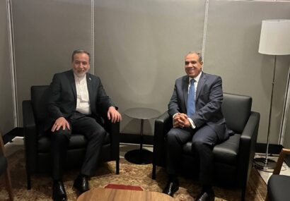 العربیه: وزیر خارجه مصر در تماس با گروسی، درباره فروپاشی توافق ایران و آژانس و تلاشها برای جلوگیری از افزایش تنش میان تهران با غرب، گفتوگو کرده/ قاهره هشدار داده که روند فعلی میتواند موجب «خروج اوضاع از کنترل» در موضوع برنامه هستهای ایران شود/ گروسی نیز گفته آژانس برای ترمیم روابط، به همکاری کامل و بدون قید و شرط تهران نیاز دارد